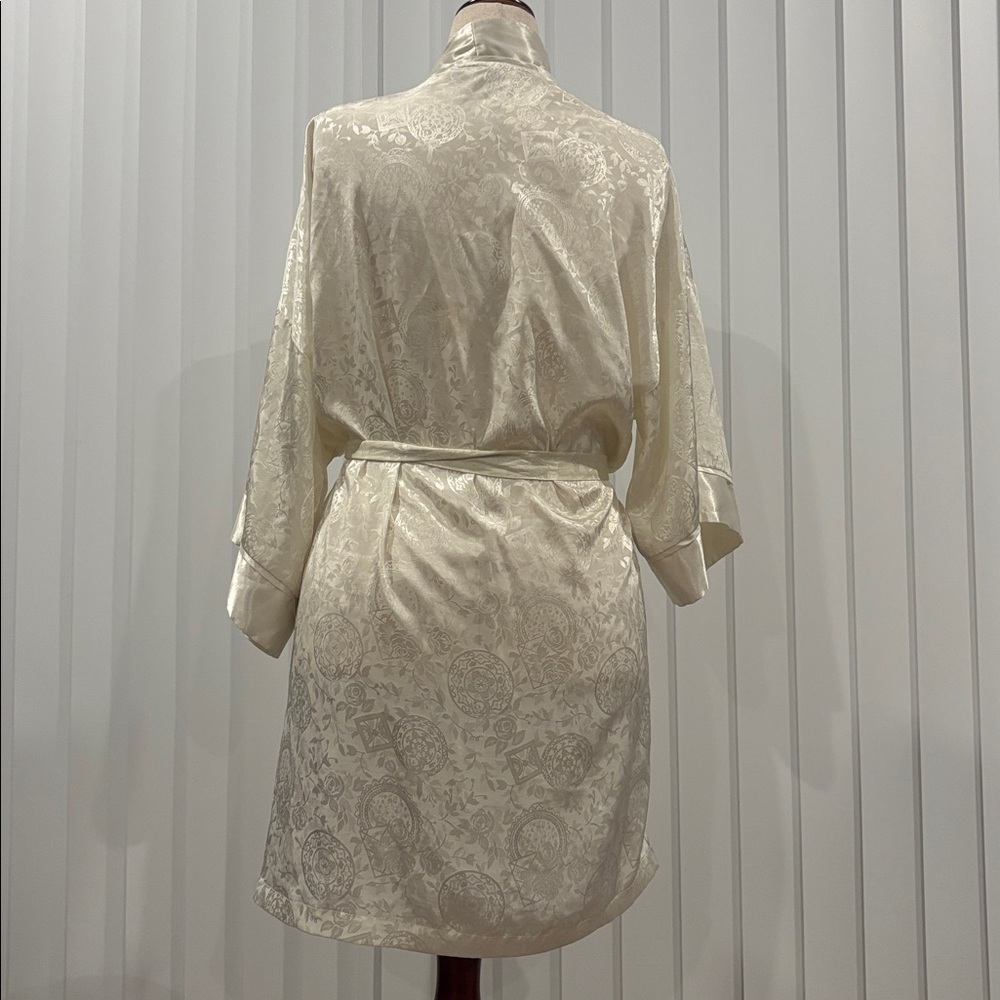 Vintage victorias secret white satin robe size S/M gold label - Picture 4 of 8